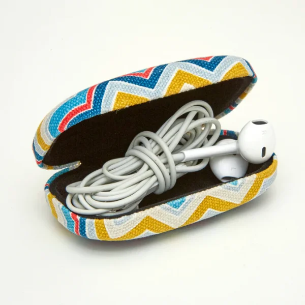 OR107 A TRAVELCASESTRIPEASSTACTION2 672x672